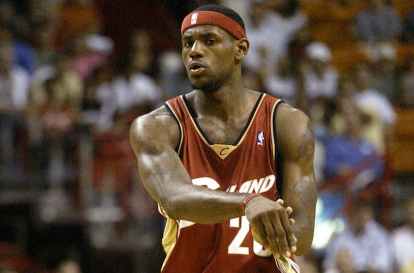 5.82亿历史第一！老詹22年生涯签了多少份合同？未来有望再创新高