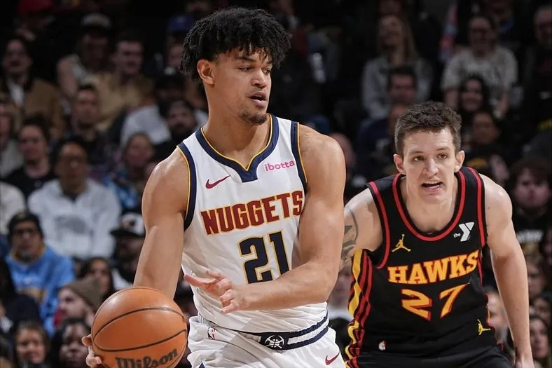 1夜5笔签约达成！湖人签23+12中锋，火箭再签一位3D，掘金签1前锋