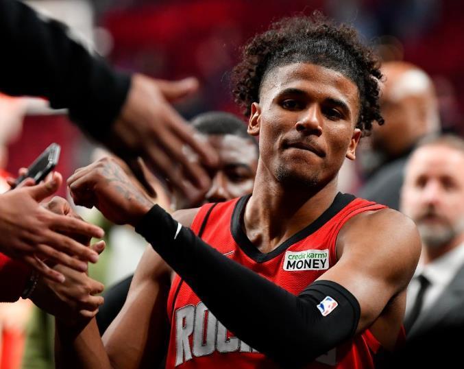 华体会官网-主动放弃643万！也要离开火箭队？感谢23岁新星，又为休城送大礼