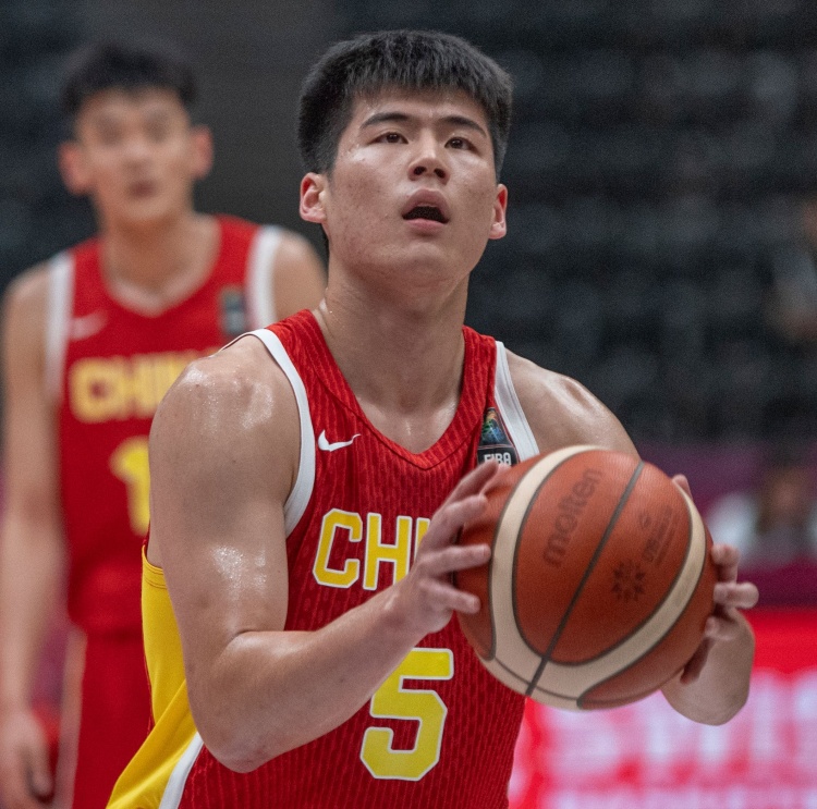 打得很强硬！陈家政全场6中3&amp;三分3中2得到10分4助2断